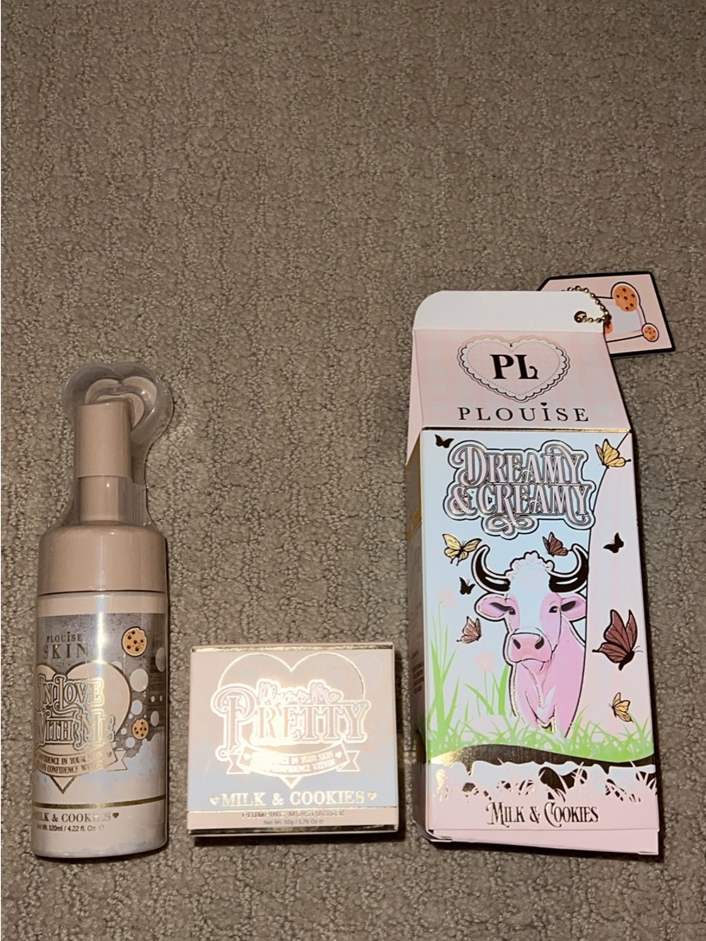 Plouise Dreamy & Creamy Milk & Cookies Foaming Cleanser - Pink/Tan